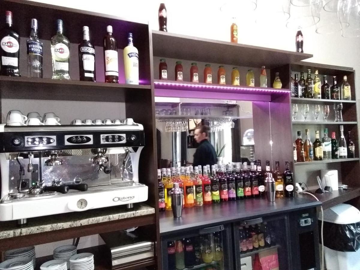 L'Entracte Hotel Saint-Paul-du-Bois Екстериор снимка